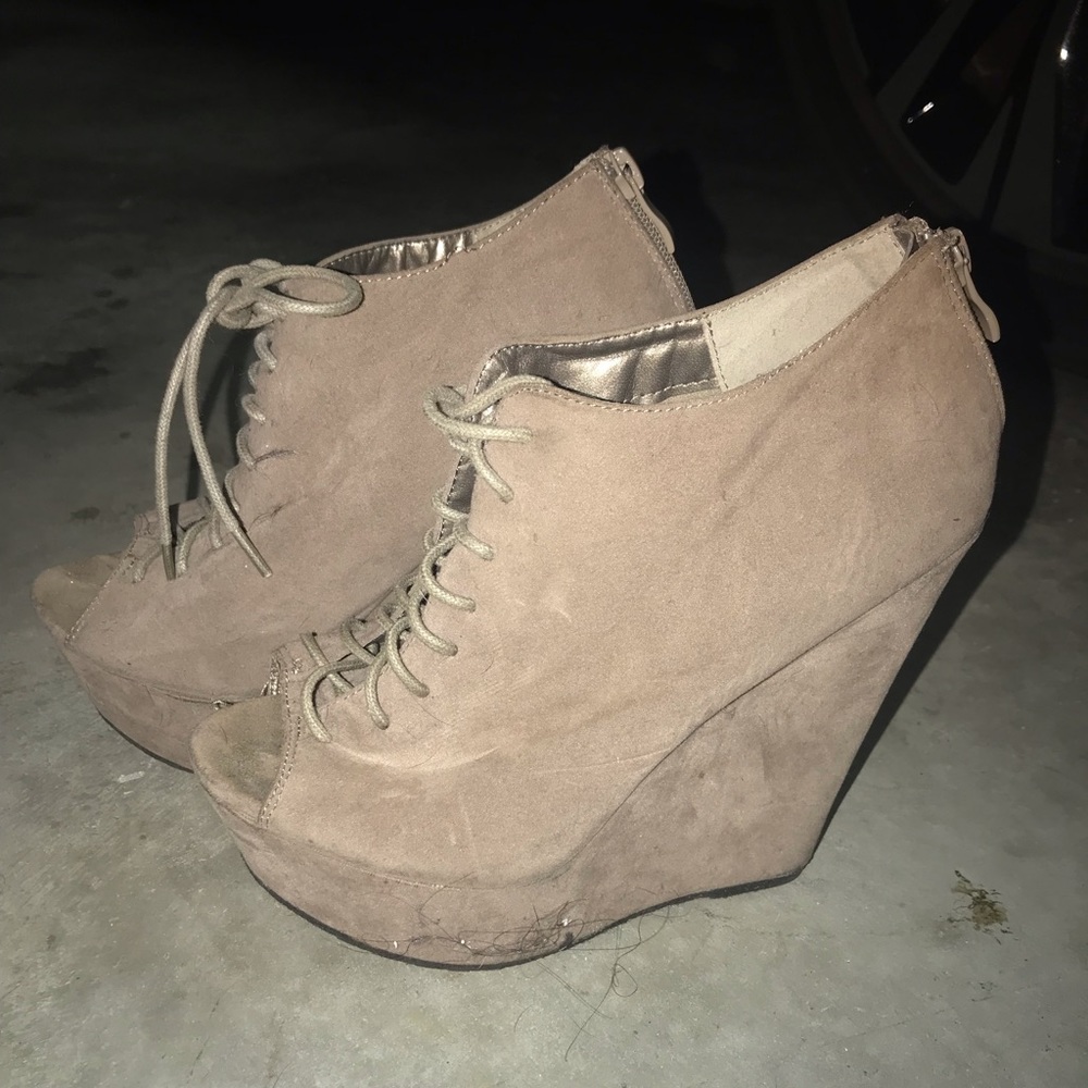 Heels - Picture 2 of 2